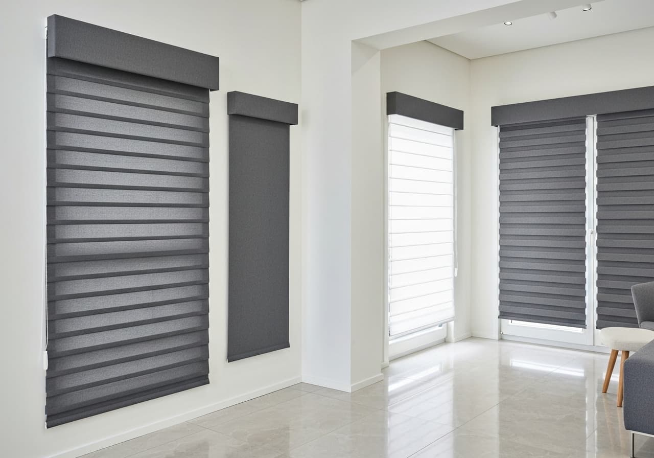 Store intérieur électrique Ikea vs alternative sur mesure